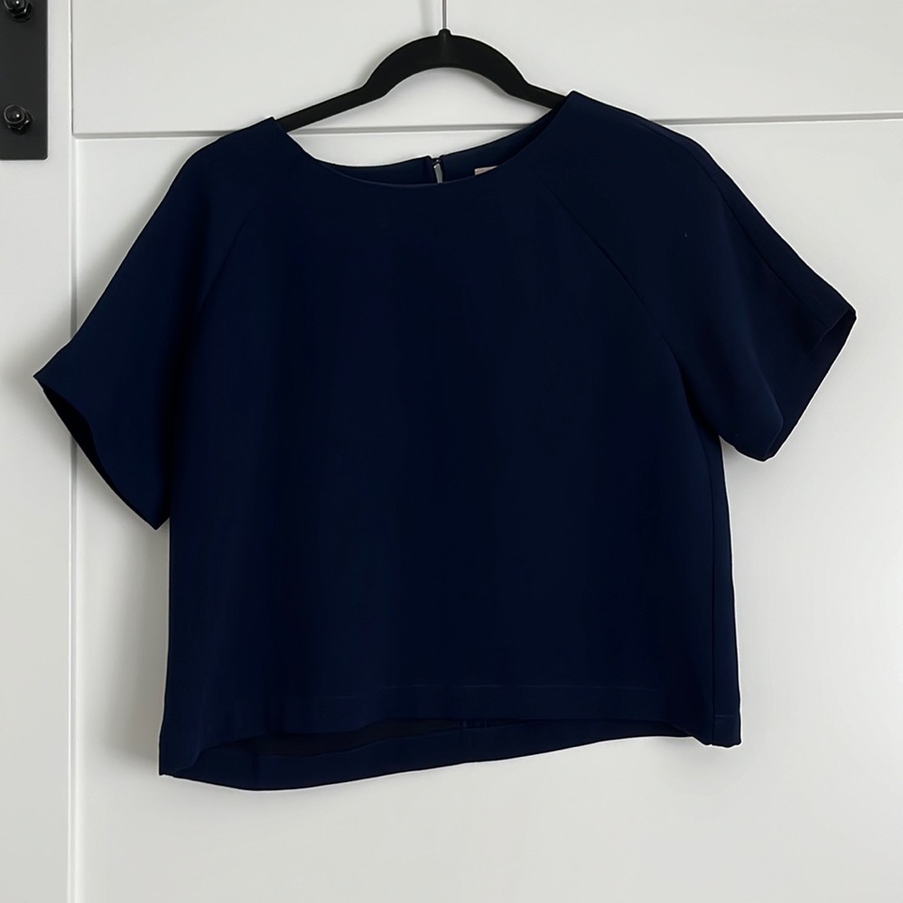 Short sleeve dress shirt .